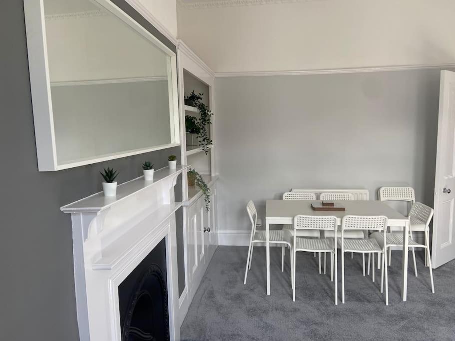 Large Boutique Self Catering Southsea Holiday Flat ポーツマス エクステリア 写真